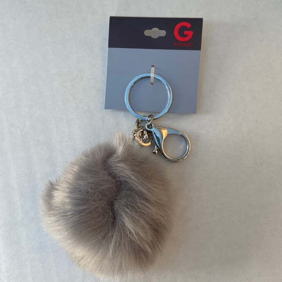 New G by GUESS keychain - Picture 1 of 3